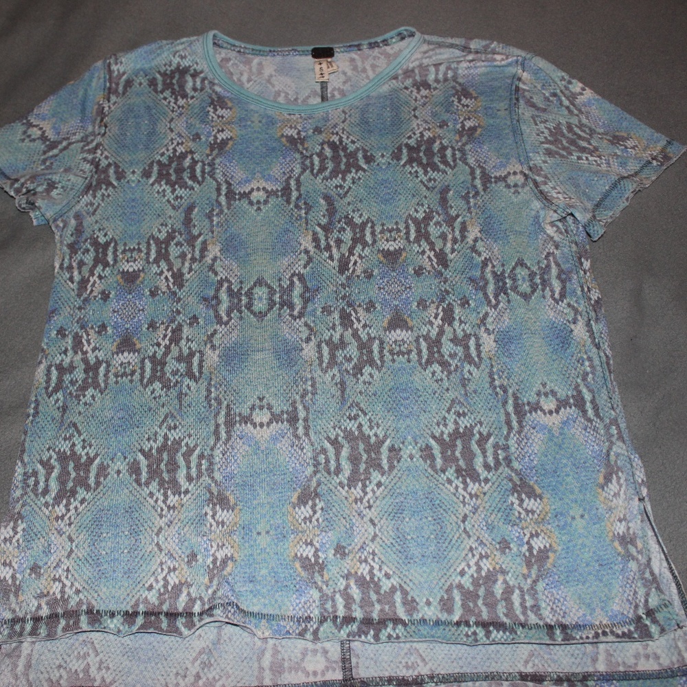 Womens We The Free shirt med large metal tag